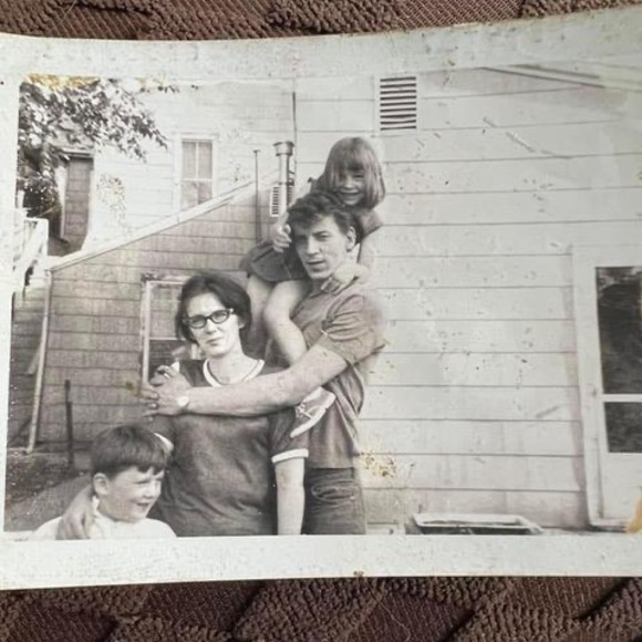 Meet your Posher, Bobbette - Picture 1 of 1